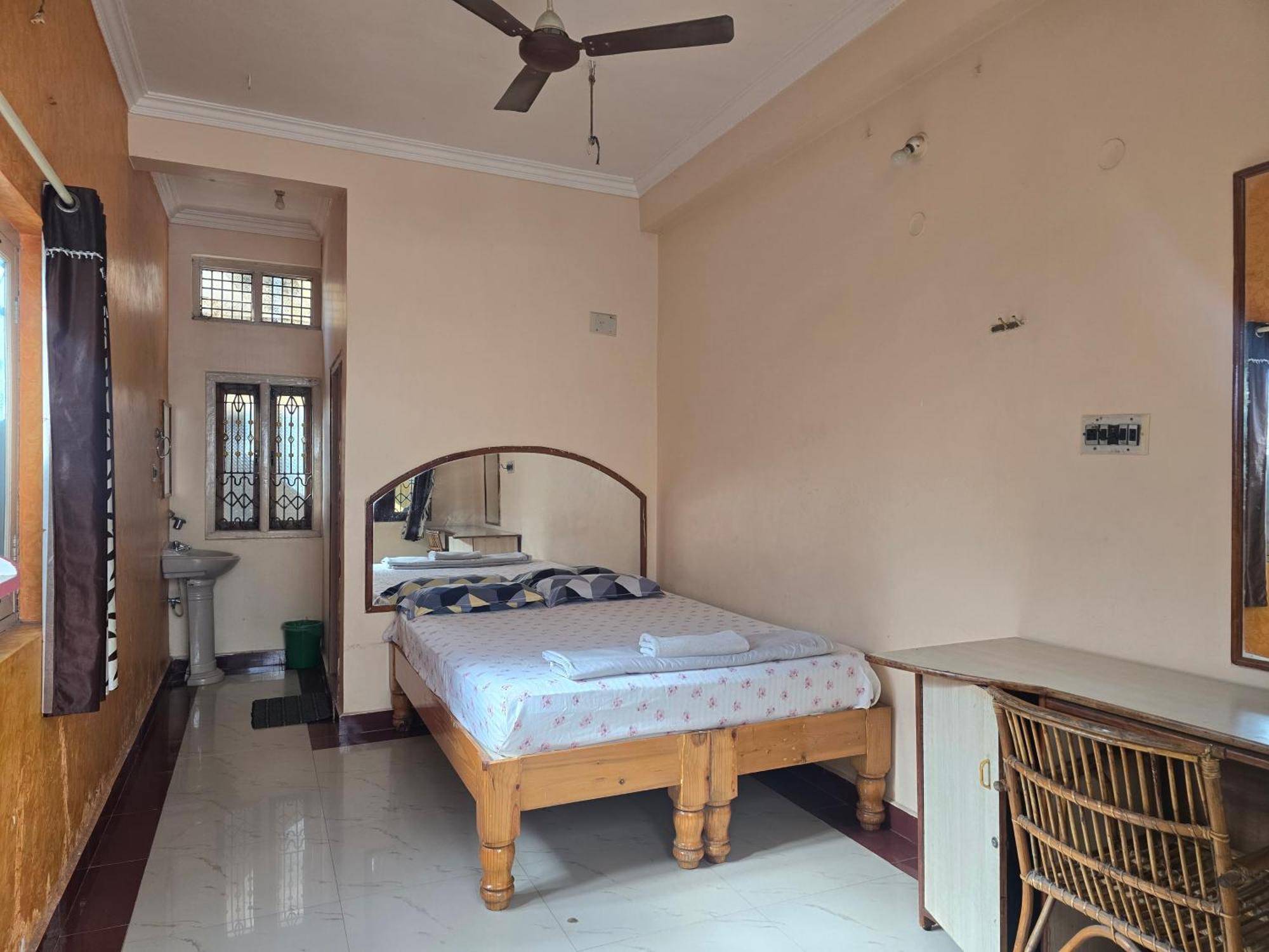 Lakshmi Heritage Tourist Home Hampi Luaran gambar