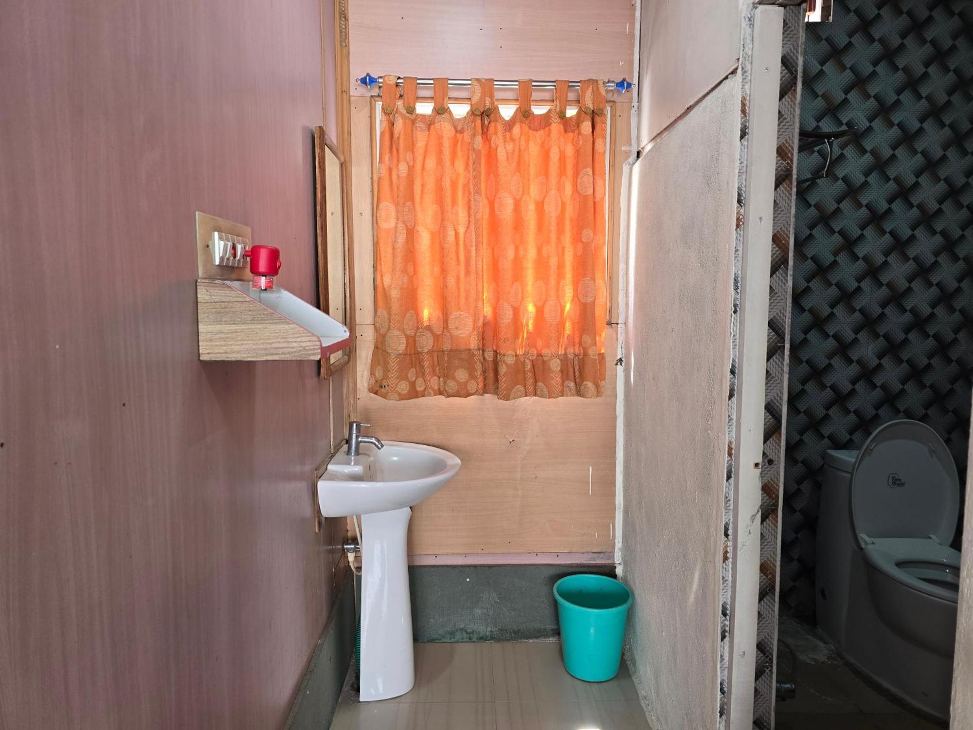 Lakshmi Heritage Tourist Home Hampi Bilik gambar